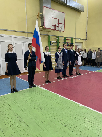 Торжественнная линейка, посвящённая Дню народного единства.